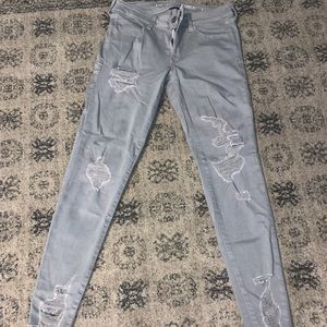 Super stretched, light grey ripped jeans